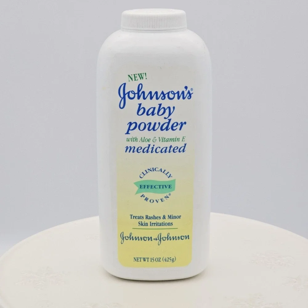 Johnson's Baby Powder‎ Medicated Aloe Vitamin E Zinc Oxide Corn Starch 15 OZ 80%
